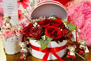 Egyedi virágboxok a szerelmesek napjára