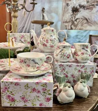 Gyönyörű tavaszi porcelán érkezett