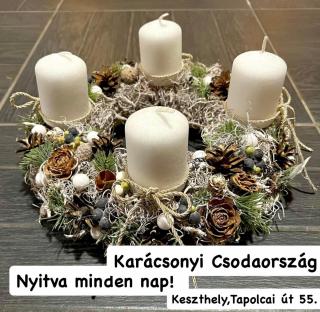 Készülnek az adventi koszorúk