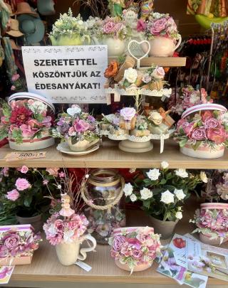 Mindjárt itt az Anyák napja