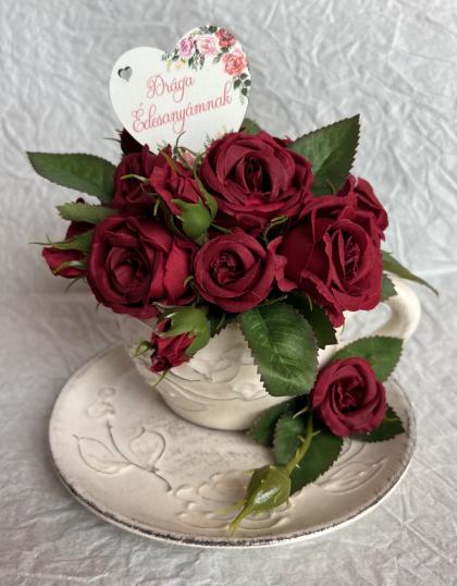 Virágbox porcelán csészében, asztaldísz, virág dekoráció