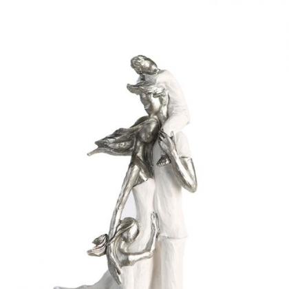 Fehér-ezüst kerámia szobor/család