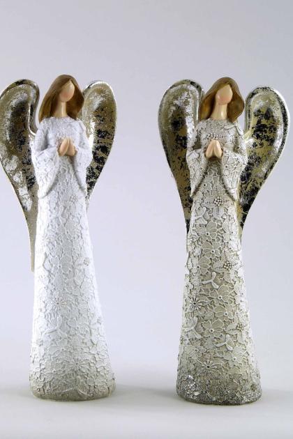 Angyal figura csipke hatású ruhával, kerámia angyalka, angyal dísz, ezüst-fehér, 20 cm