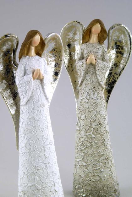 Angyal figura csipke hatású ruhával, kerámia angyalka, angyal dísz, ezüst-fehér, 20 cm