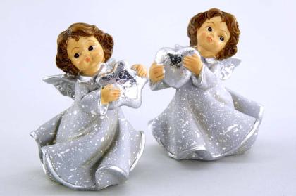 Angyal figura, kerámia angyalka, angyal dísz szívvel, csillaggal, ezüst, 7 cm