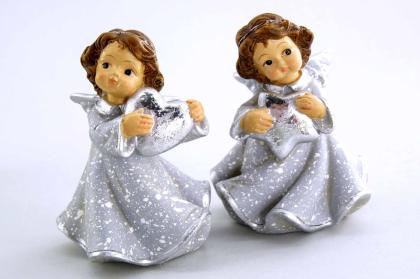 Angyal figura, kerámia angyalka, angyal dísz szívvel, csillaggal, ezüst, 7 cm